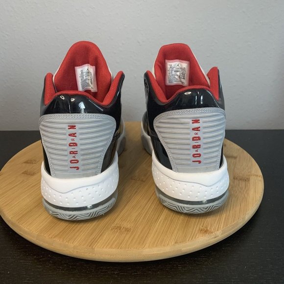 Nike Air Jordan Max Aura 2 Black/Red Youth Sneakers Shoes CN8094-006 Size 6Y EUC - Picture 3 of 9